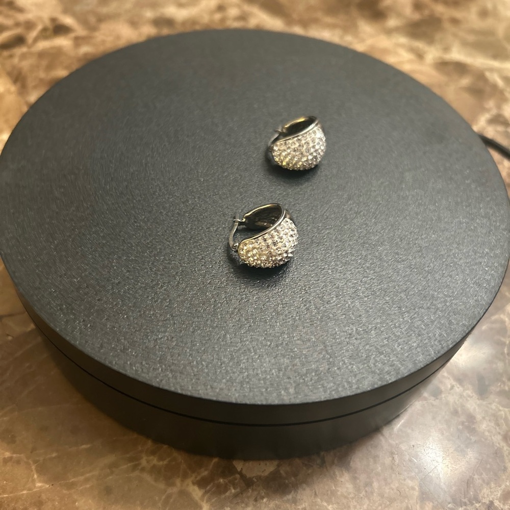 Woman’s earrings